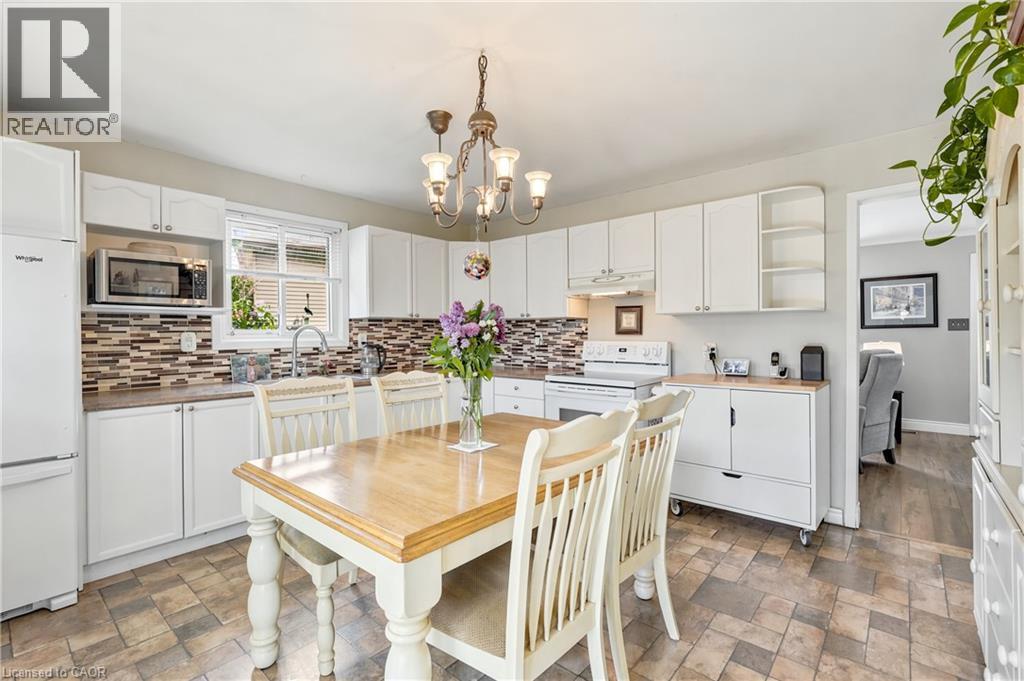 144 Bellingham Drive, Hamilton, ON - Indoor Photo Showing Other Room