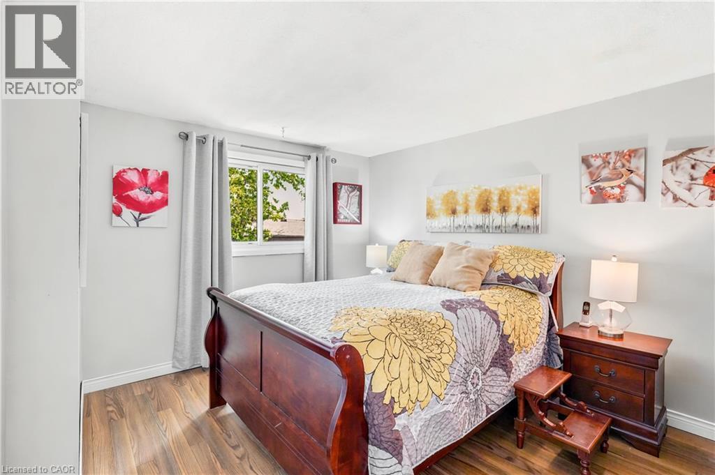 144 Bellingham Drive, Hamilton, ON - Indoor Photo Showing Bedroom