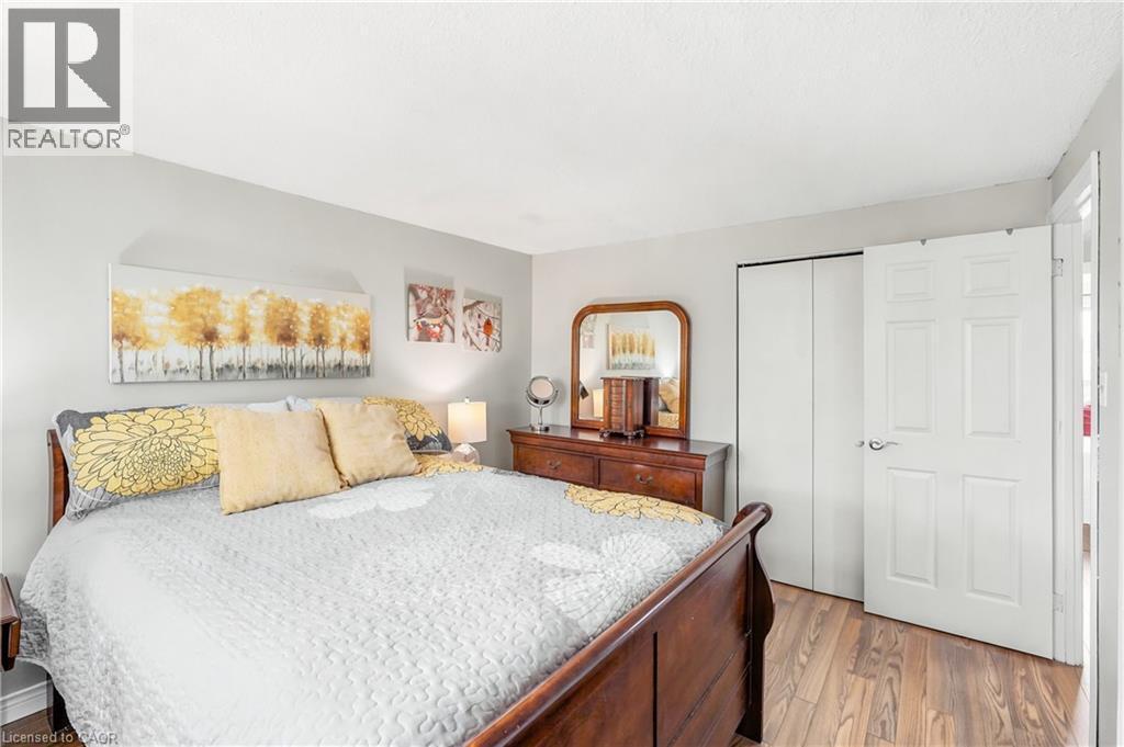 144 Bellingham Drive, Hamilton, ON - Indoor Photo Showing Bedroom