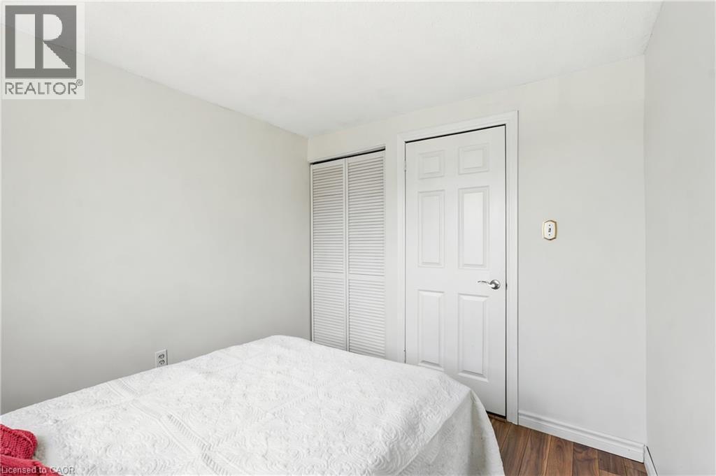 144 Bellingham Drive, Hamilton, ON - Indoor Photo Showing Bedroom