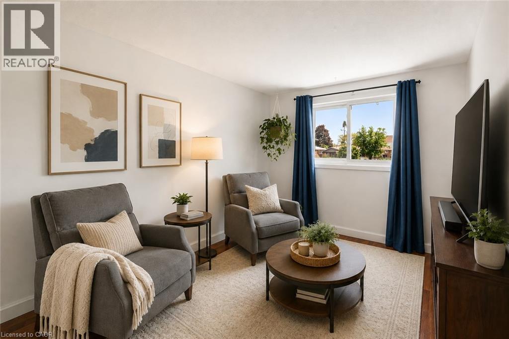 Virtually Staged - 144 Bellingham Drive, Hamilton, ON - Indoor Photo Showing Living Room