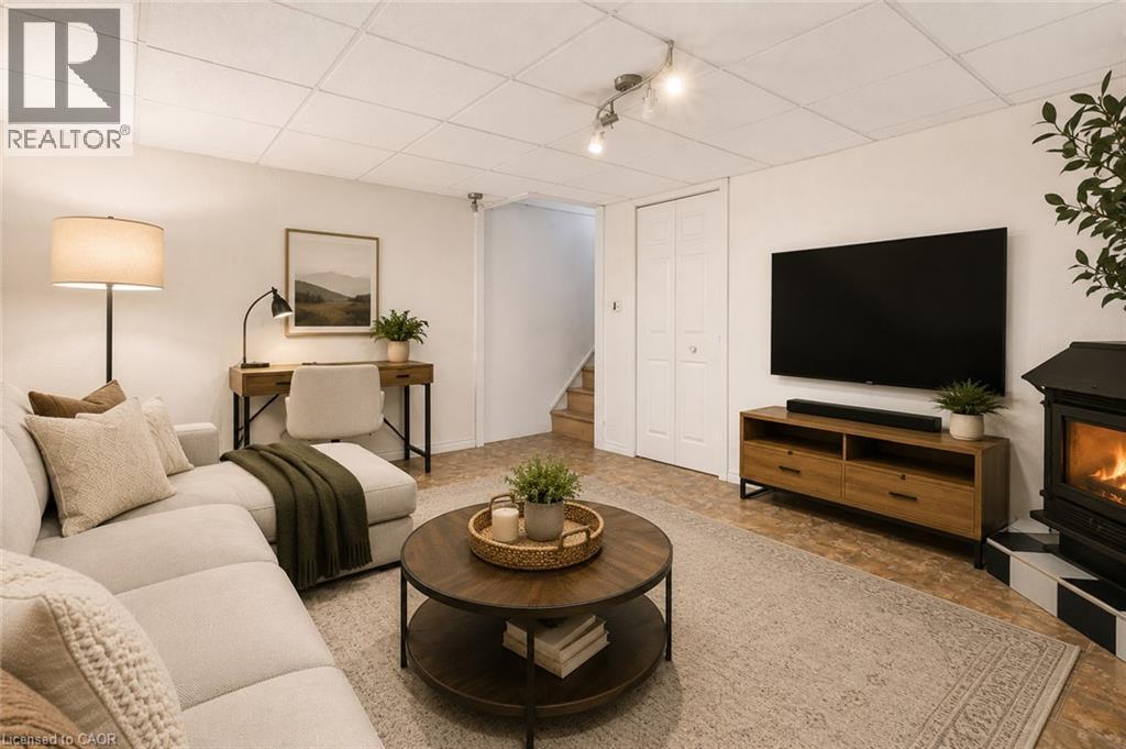 Virtually Staged - 144 Bellingham Drive, Hamilton, ON - Indoor Photo Showing Living Room