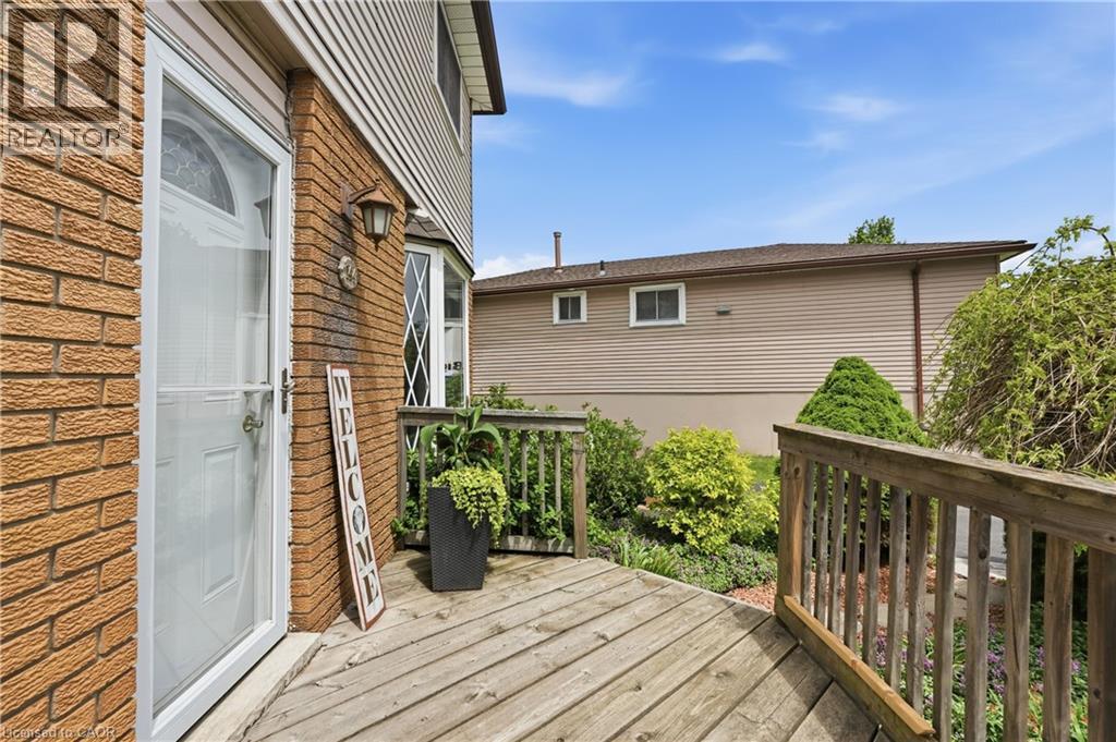 144 Bellingham Drive, Hamilton, ON - Outdoor With Deck Patio Veranda With Exterior