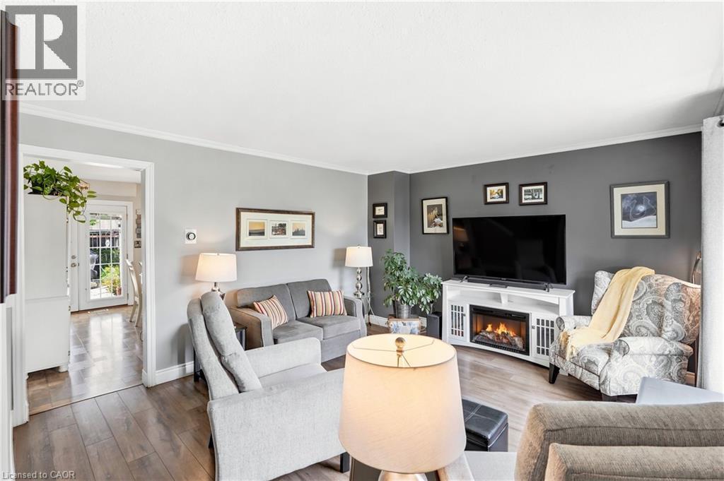 144 Bellingham Drive, Hamilton, ON - Indoor Photo Showing Living Room With Fireplace