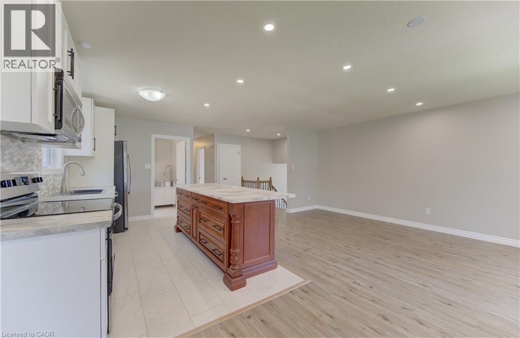 51 Coach Hill Drive, Kitchener, ON - Indoor Photo Showing Kitchen