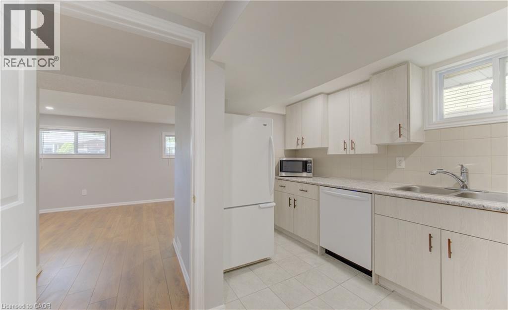 51 Coach Hill Drive, Kitchener, ON - Indoor Photo Showing Kitchen With Double Sink