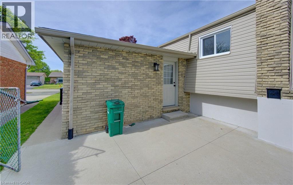 51 Coach Hill Drive, Kitchener, ON - Outdoor With Exterior