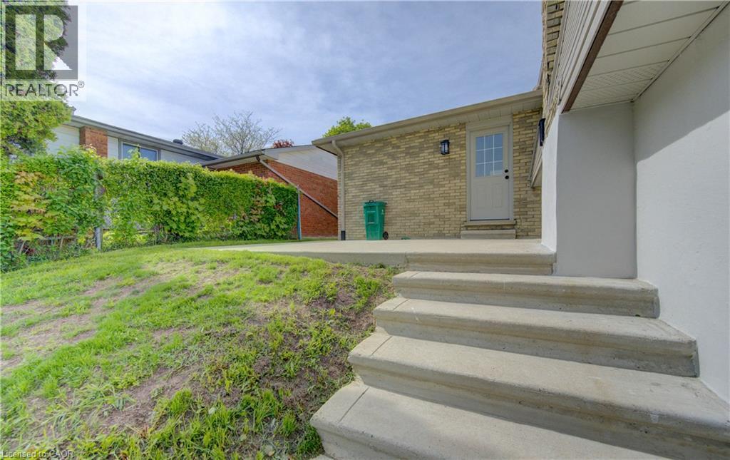 51 Coach Hill Drive, Kitchener, ON - Outdoor
