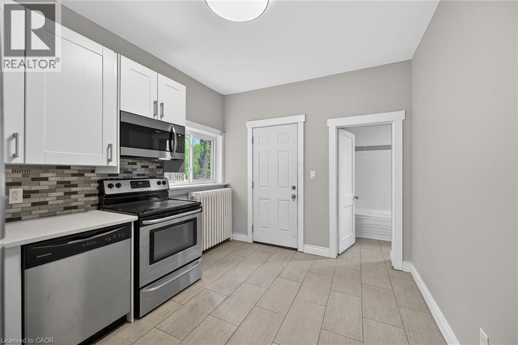 227 Sherman Avenue S, Hamilton, ON - Indoor Photo Showing Kitchen