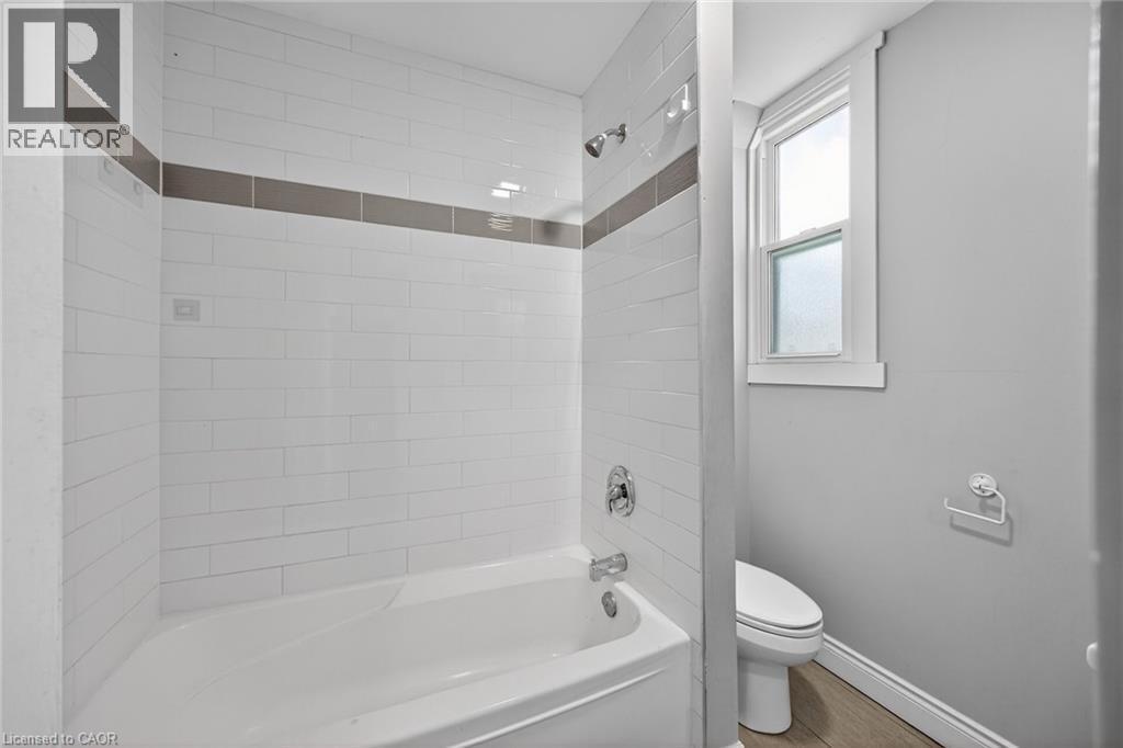 227 Sherman Avenue S, Hamilton, ON - Indoor Photo Showing Bathroom
