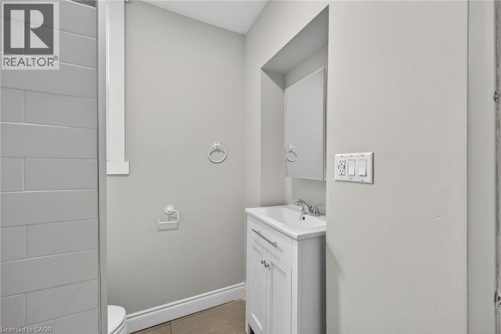 227 Sherman Avenue S, Hamilton, ON - Indoor