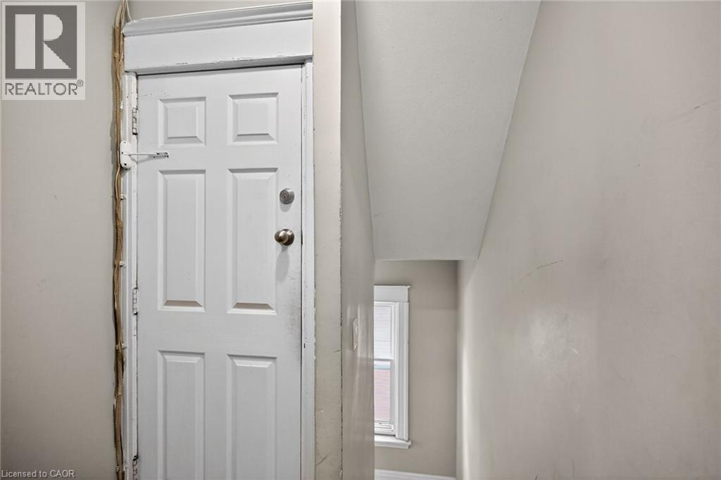 227 Sherman Avenue S, Hamilton, ON - Indoor Photo Showing Other Room