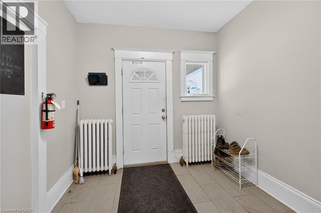 227 Sherman Avenue S, Hamilton, ON - Indoor Photo Showing Other Room