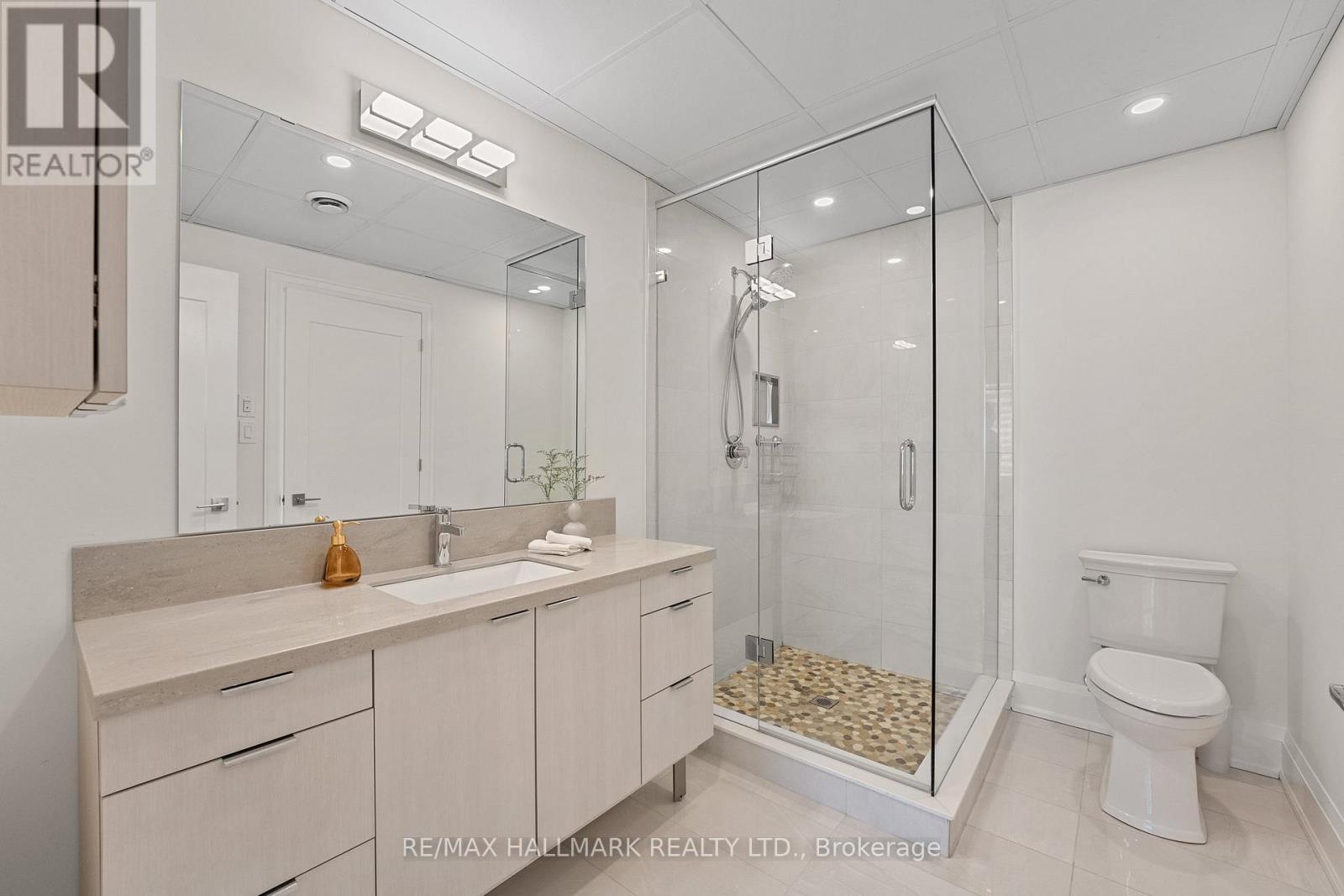 129 High Street W, Mississauga, ON - Indoor Photo Showing Bathroom