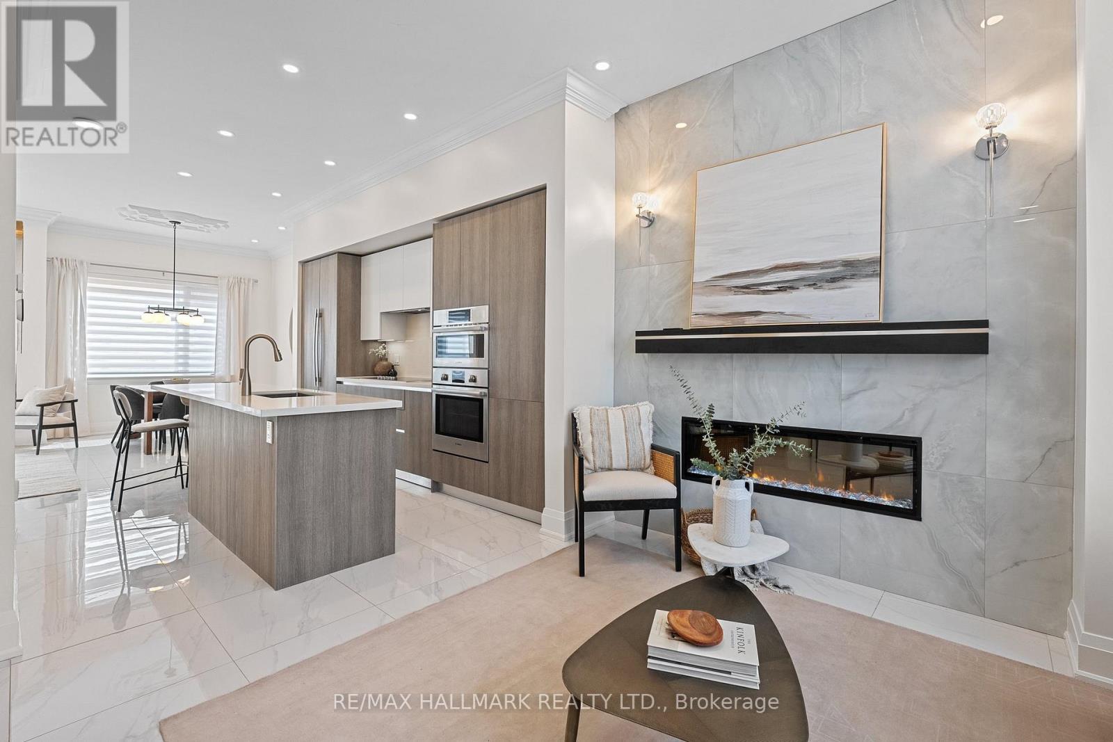 129 High Street W, Mississauga, ON - Indoor With Fireplace