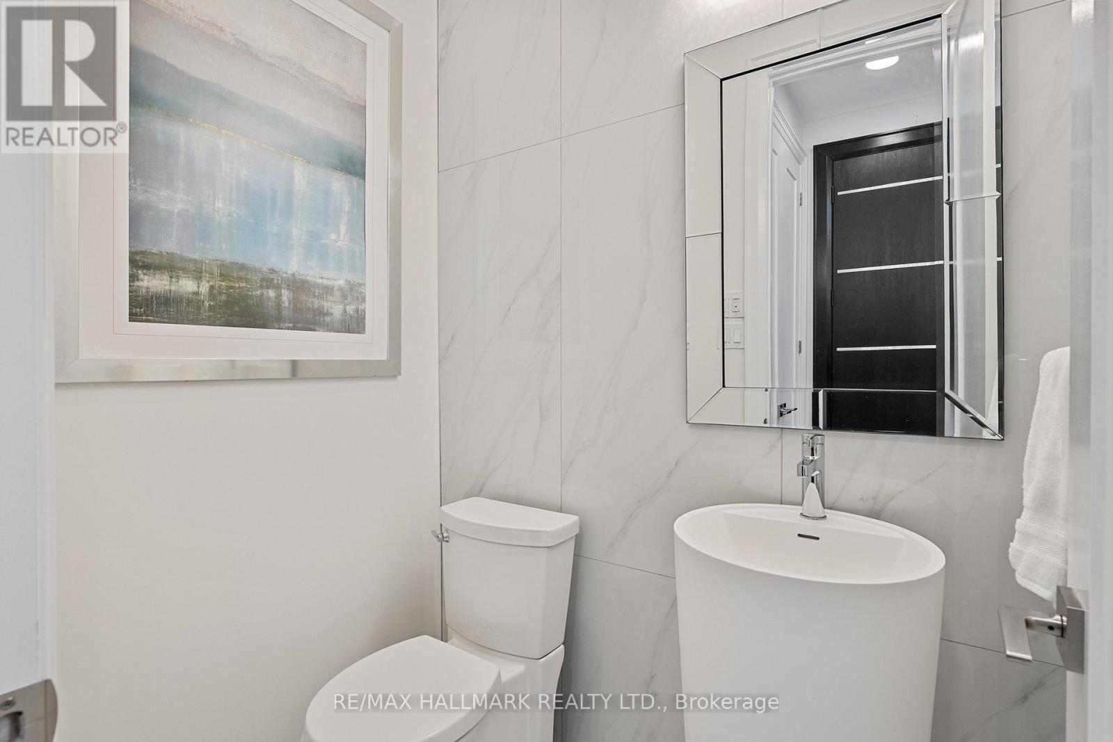 129 High Street W, Mississauga, ON - Indoor Photo Showing Bathroom