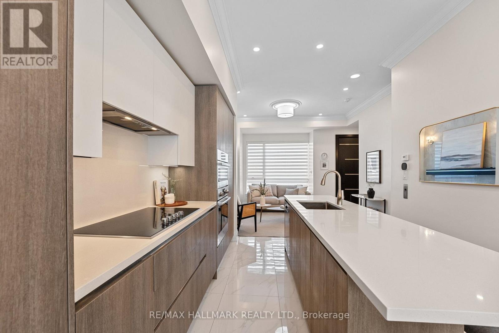 129 High Street W, Mississauga, ON - Indoor Photo Showing Kitchen With Upgraded Kitchen