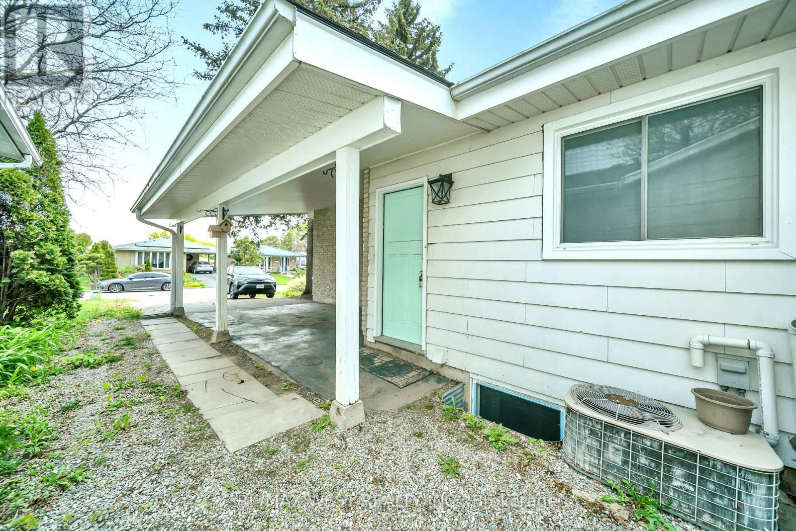 Lower - 62 Greendale Crescent, Kitchener, ON - Outdoor With Exterior