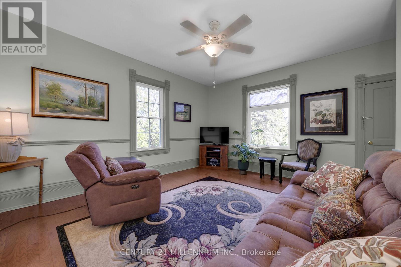 Living Room - 5868 First Line, Erin, ON - Indoor Photo Showing Living Room