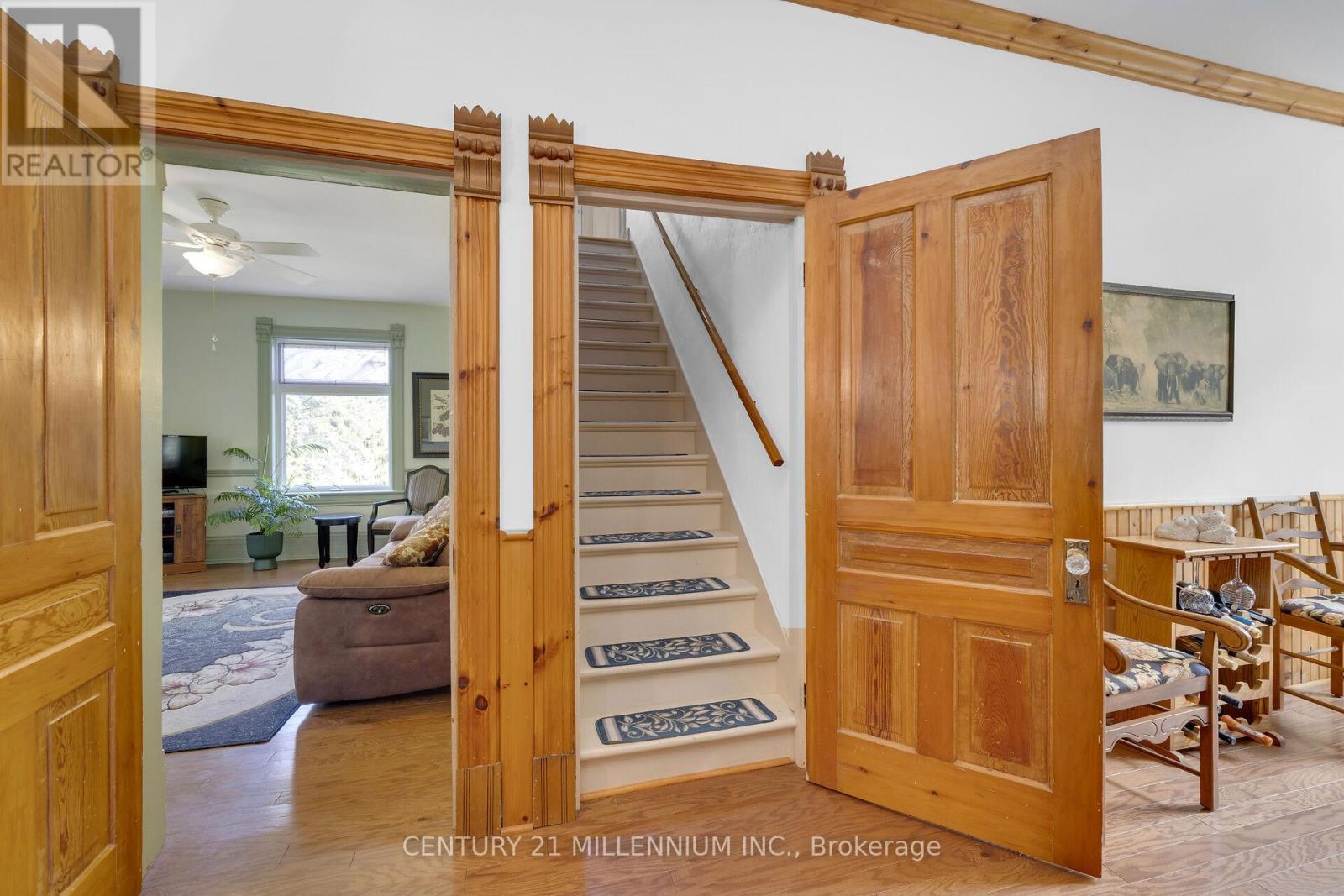Stairway to second floor - 5868 First Line, Erin, ON - Indoor Photo Showing Other Room