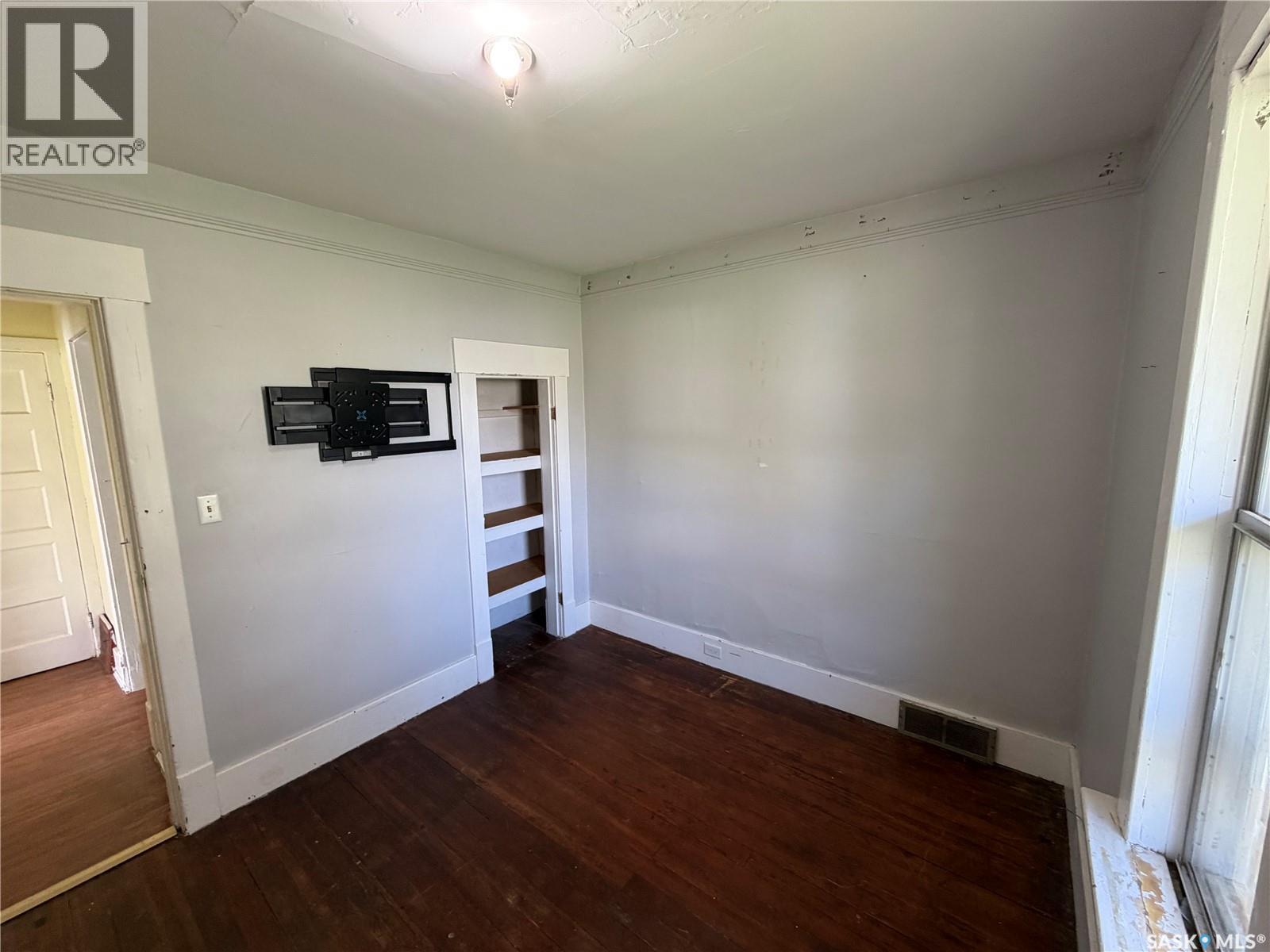 10 Railway Avenue, Redvers, SK - Indoor