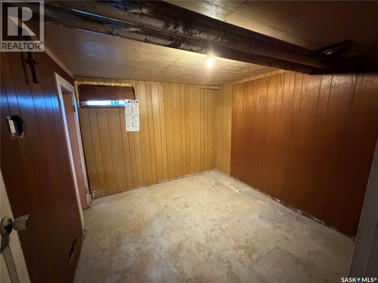 10 Railway Avenue, Redvers, SK - Indoor