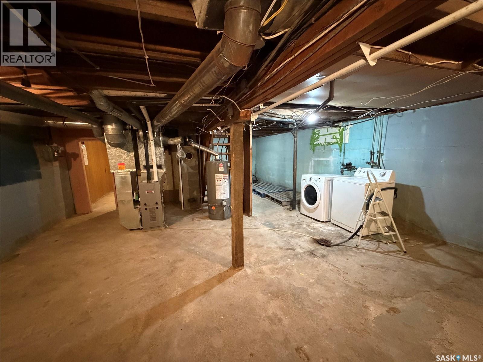10 Railway Avenue, Redvers, SK - Indoor