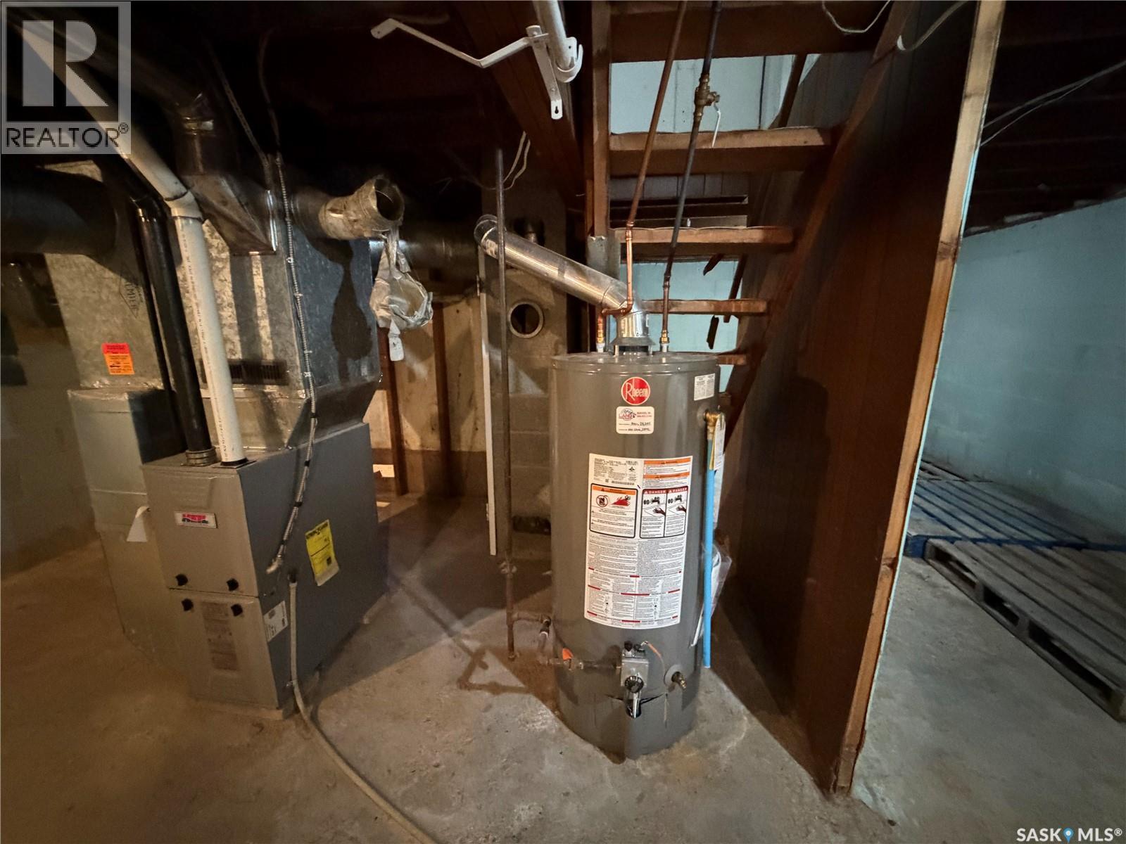 10 Railway Avenue, Redvers, SK - Indoor Photo Showing Basement