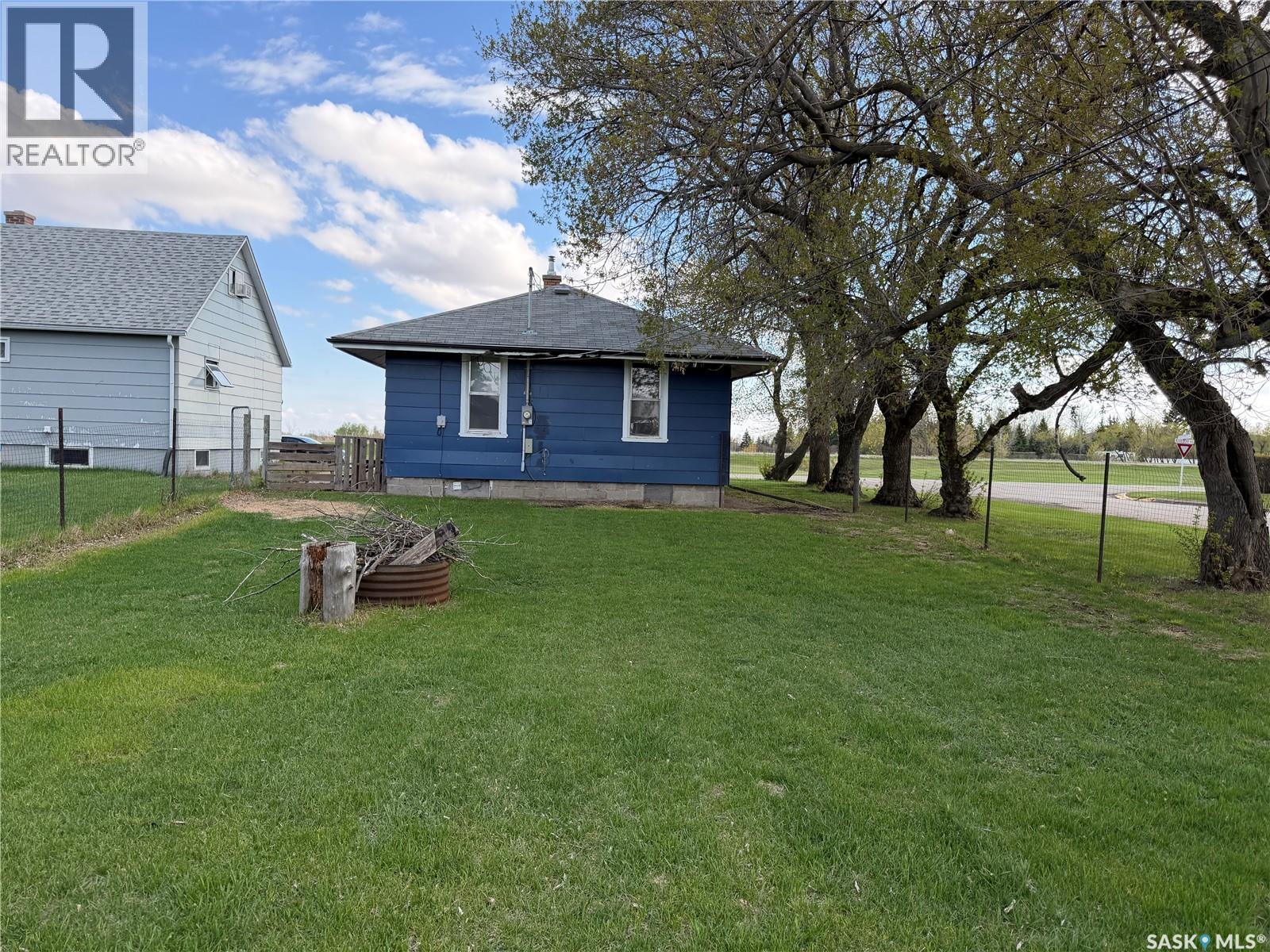 10 Railway Avenue, Redvers, SK - Outdoor