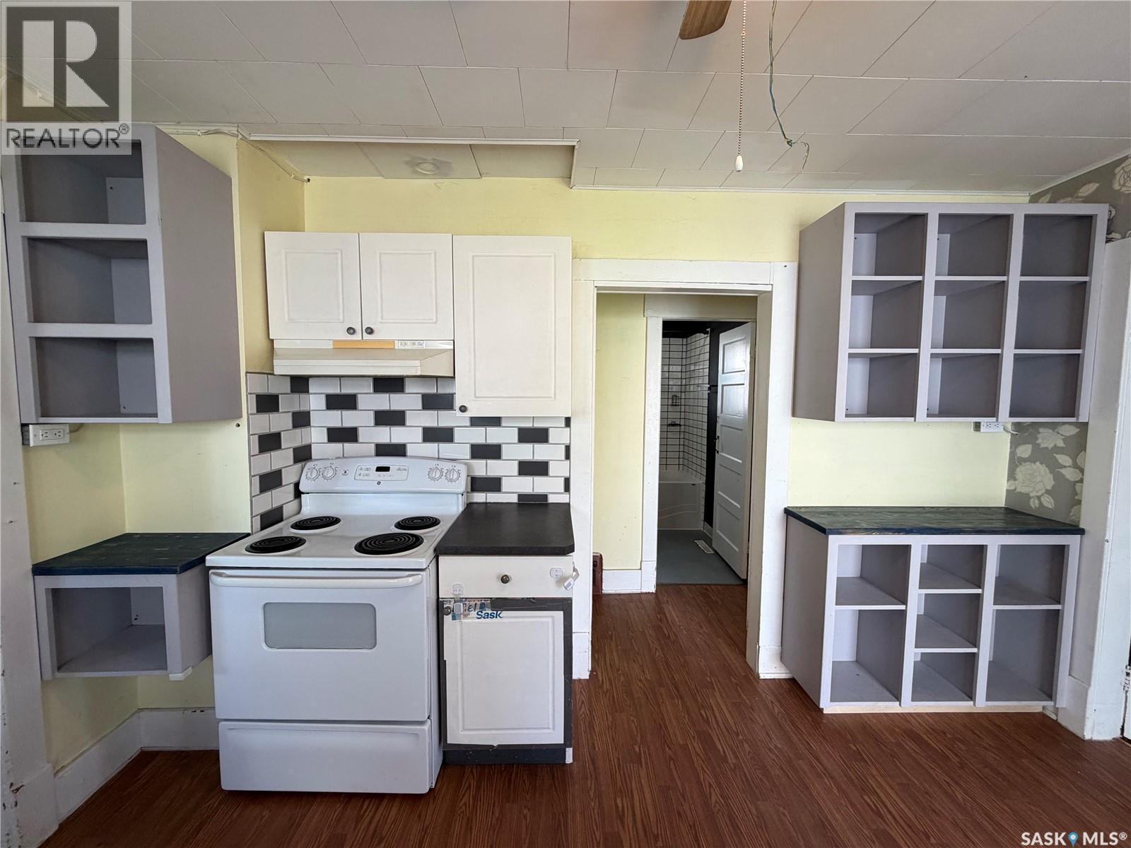 10 Railway Avenue, Redvers, SK - Indoor Photo Showing Kitchen
