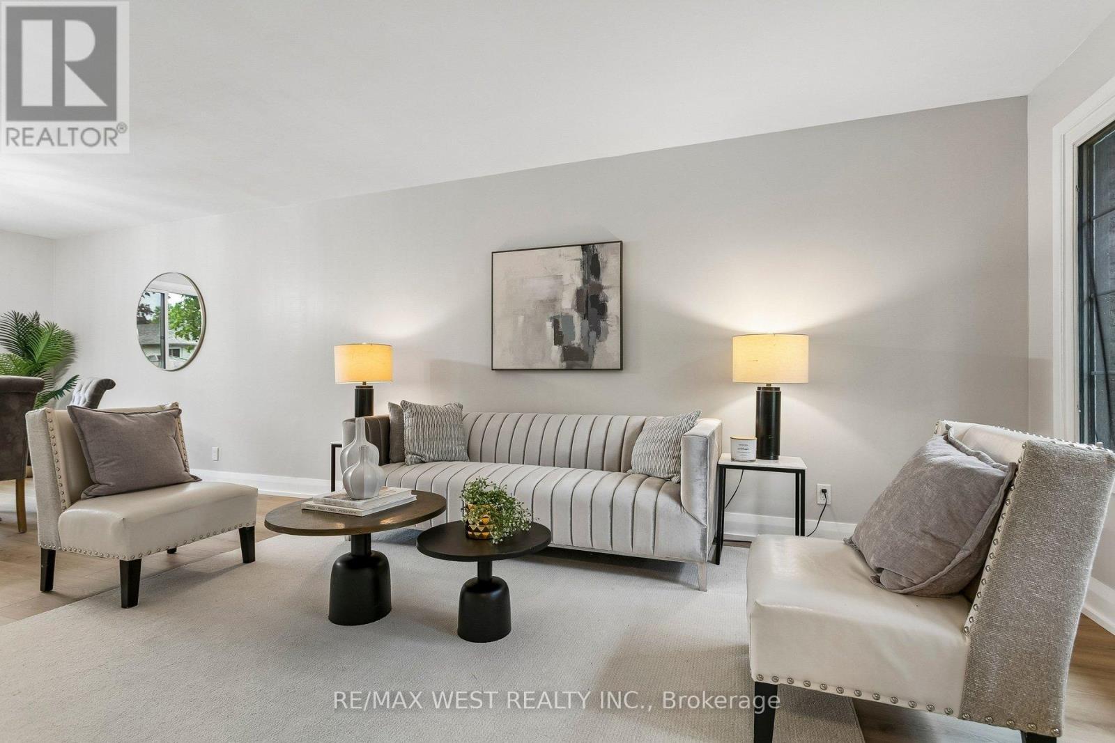 563 Joyce Boulevard, Milton, ON - Indoor Photo Showing Living Room