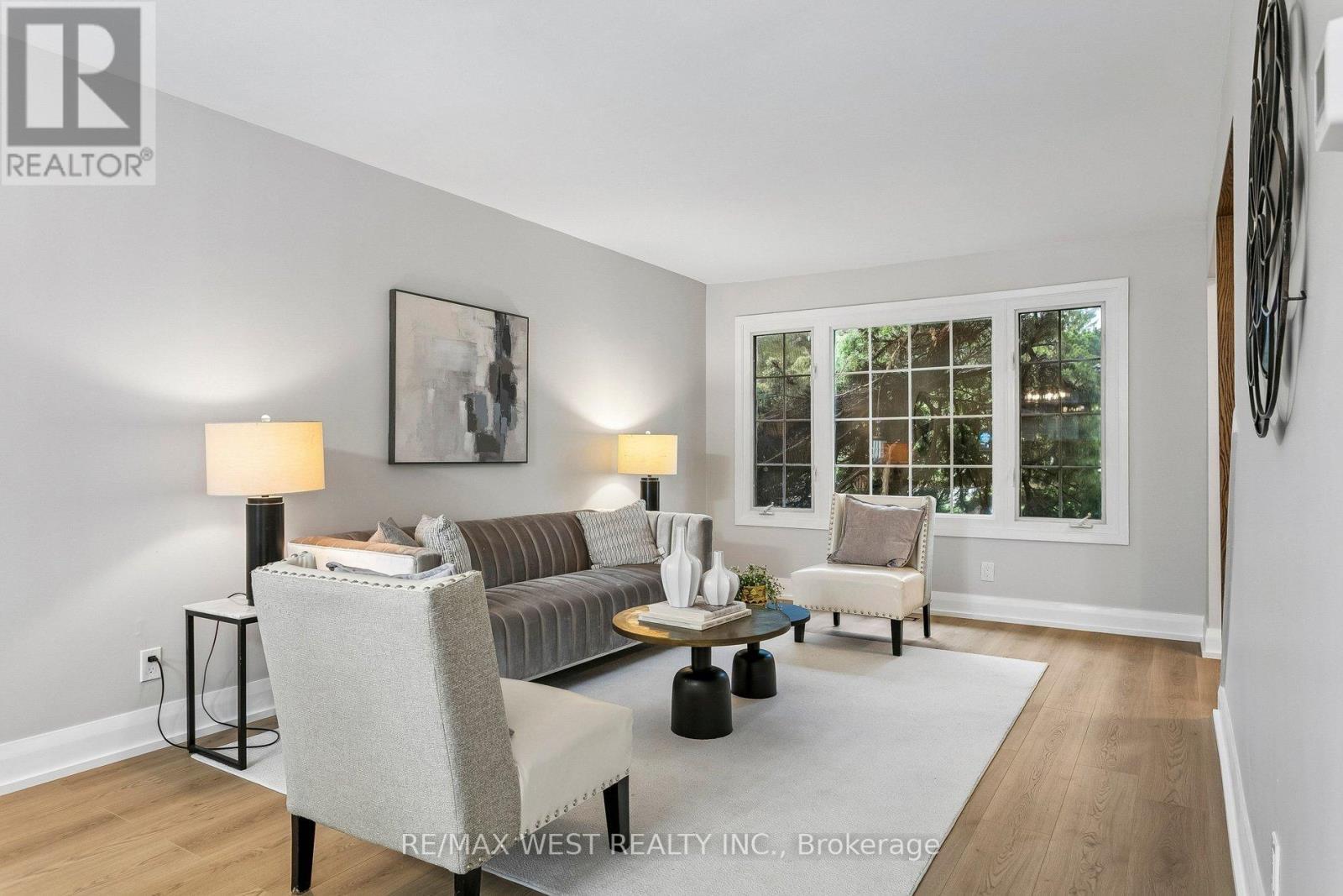 563 Joyce Boulevard, Milton, ON - Indoor Photo Showing Living Room