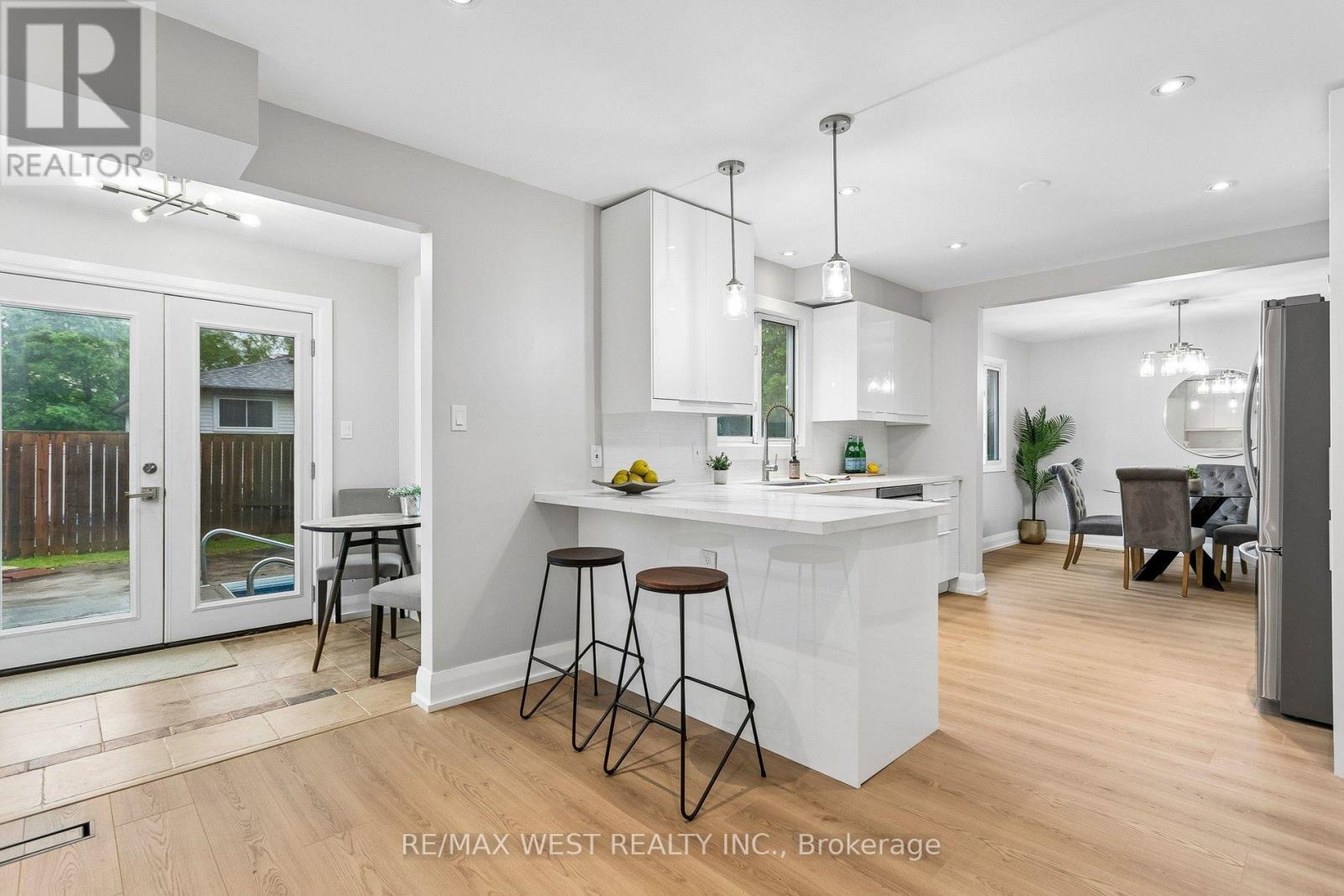 563 Joyce Boulevard, Milton, ON - Indoor Photo Showing Kitchen