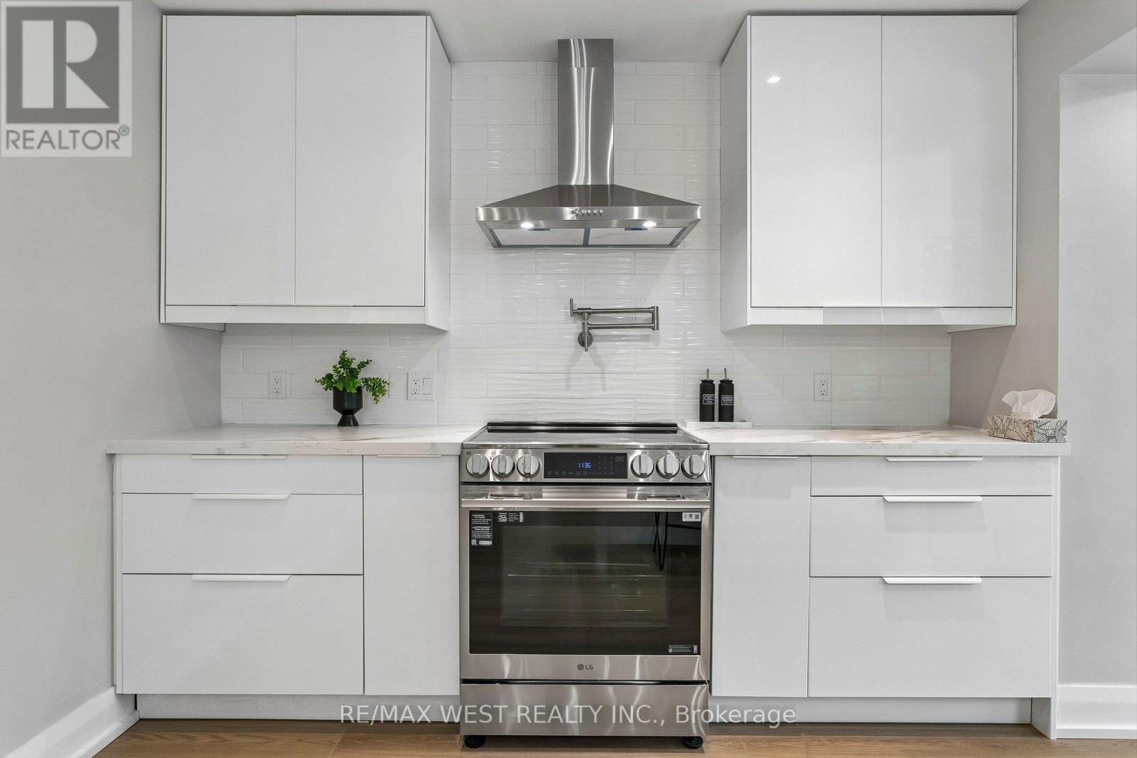 563 Joyce Boulevard, Milton, ON - Indoor Photo Showing Kitchen