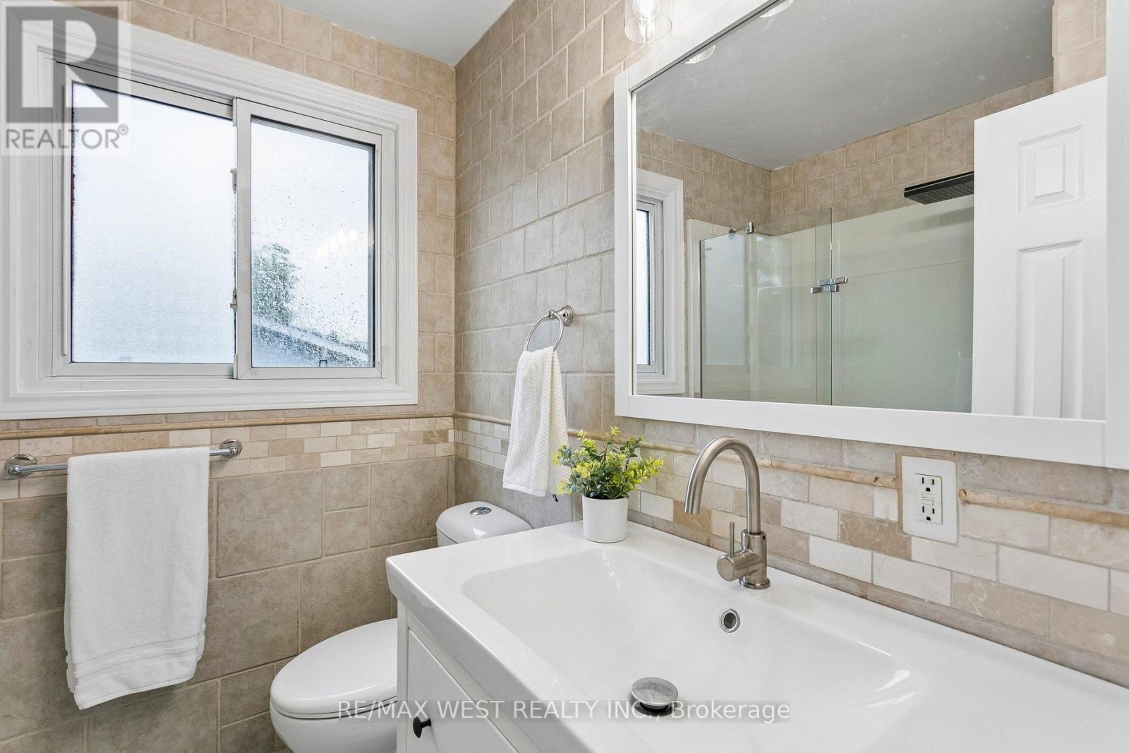 563 Joyce Boulevard, Milton, ON - Indoor Photo Showing Bathroom