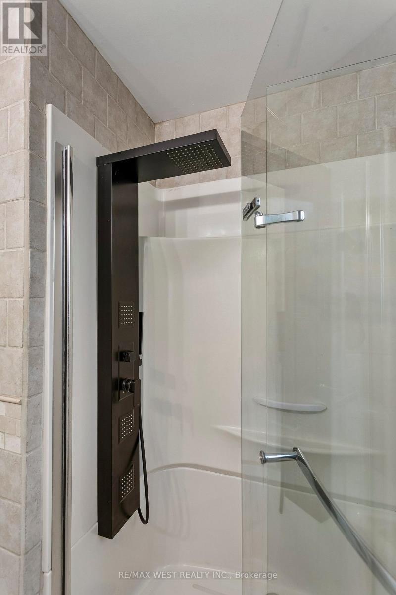 563 Joyce Boulevard, Milton, ON - Indoor Photo Showing Bathroom