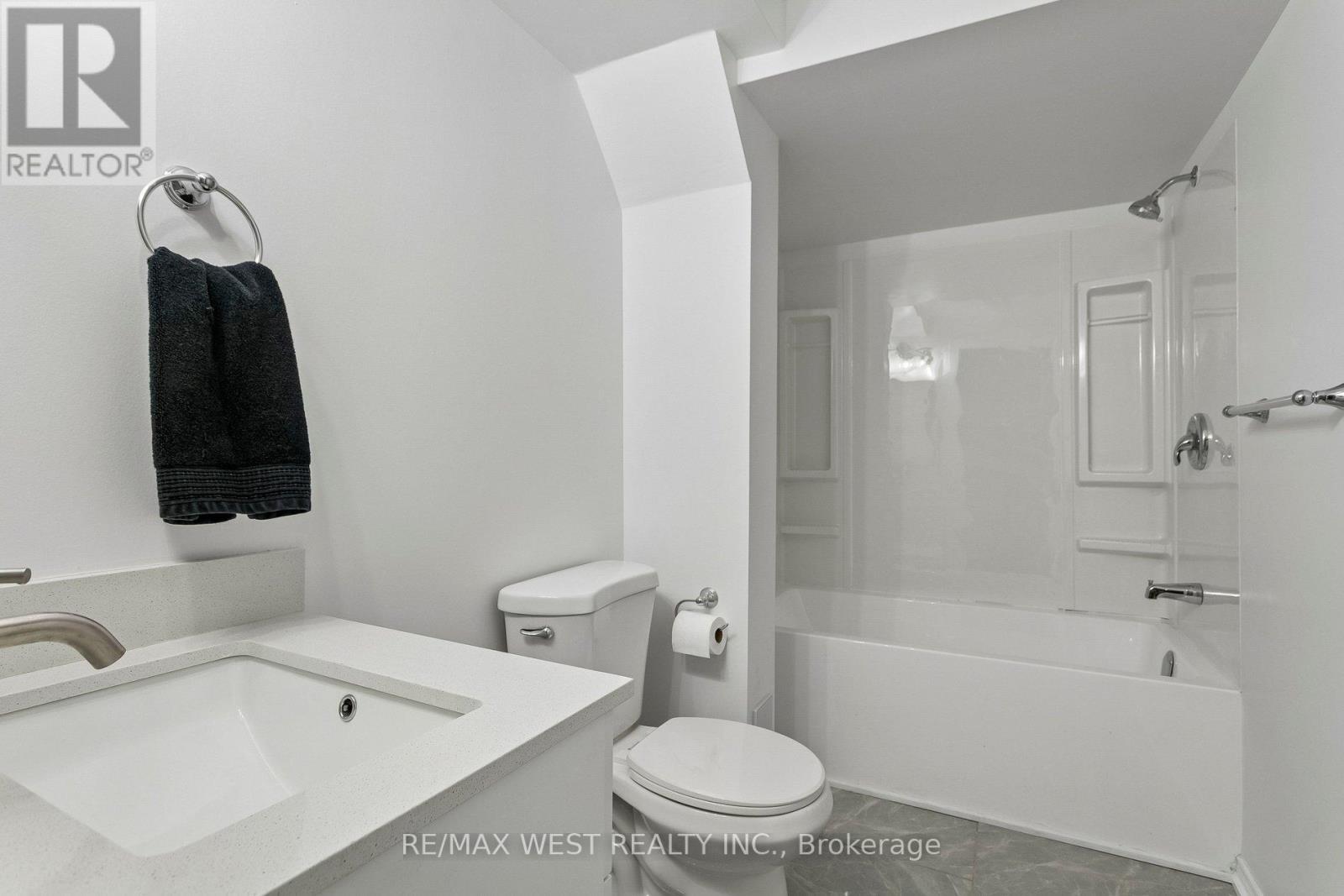 563 Joyce Boulevard, Milton, ON - Indoor Photo Showing Bathroom
