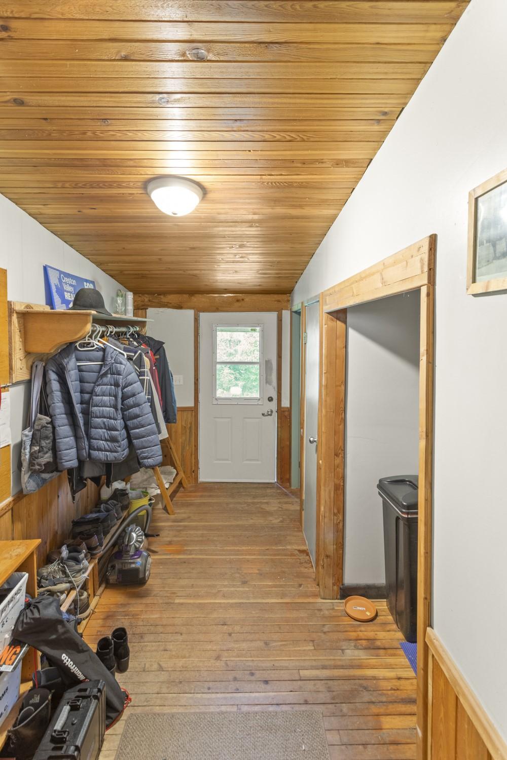7046 Highway 3, Kitchener, BC - Indoor Photo Showing Other Room