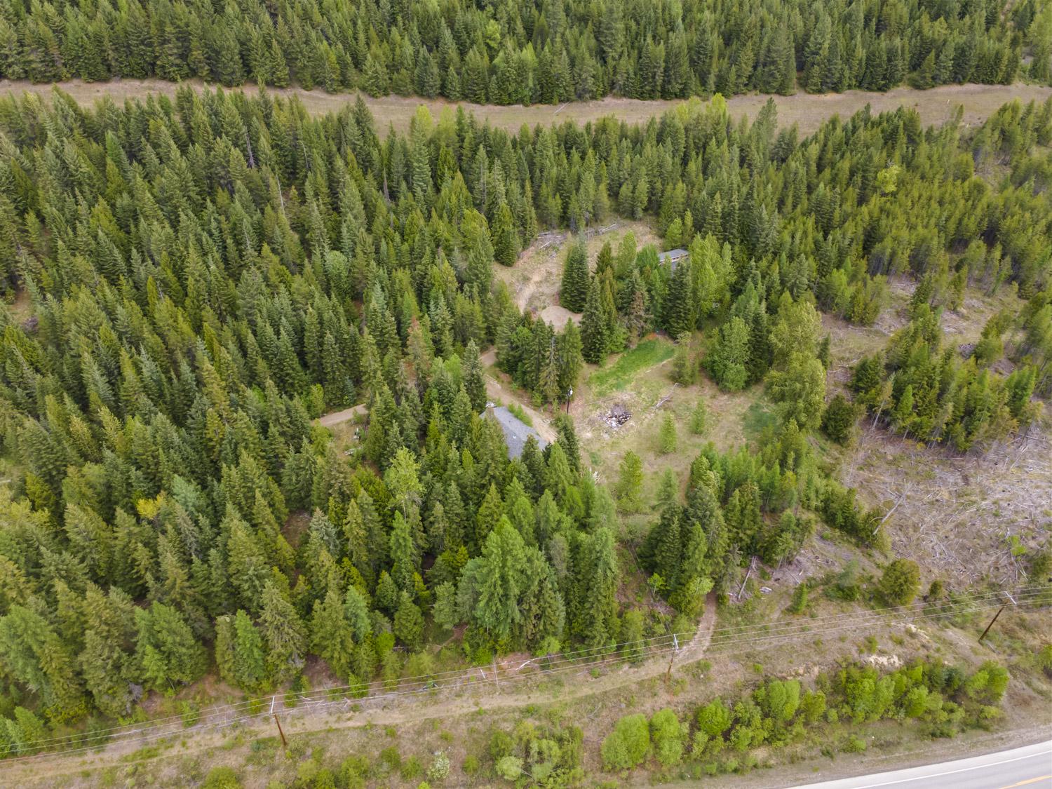7046 Highway 3, Kitchener, BC - Outdoor With View