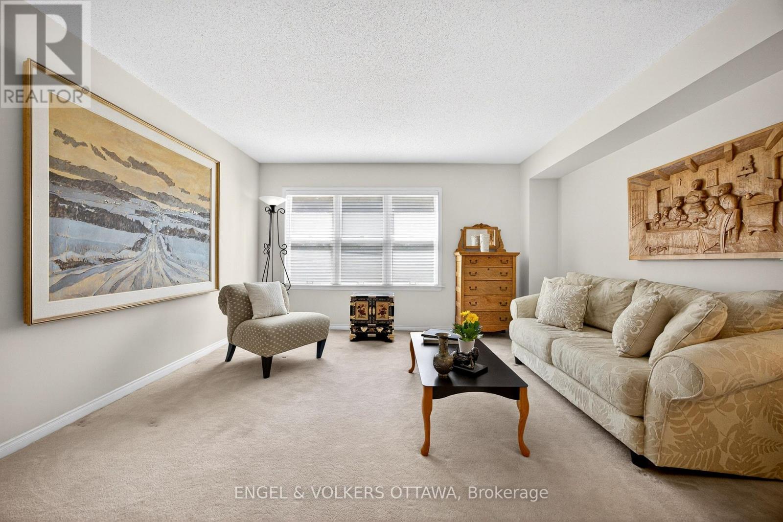 36 Brigadier Private, Ottawa, ON - Indoor Photo Showing Living Room