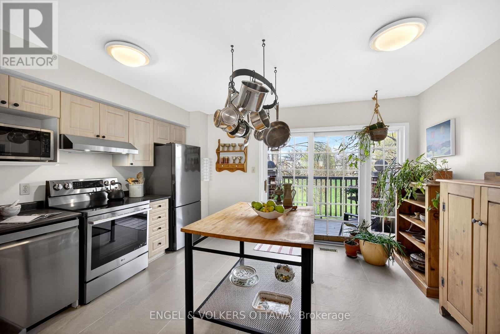 36 Brigadier Private, Ottawa, ON - Indoor Photo Showing Kitchen