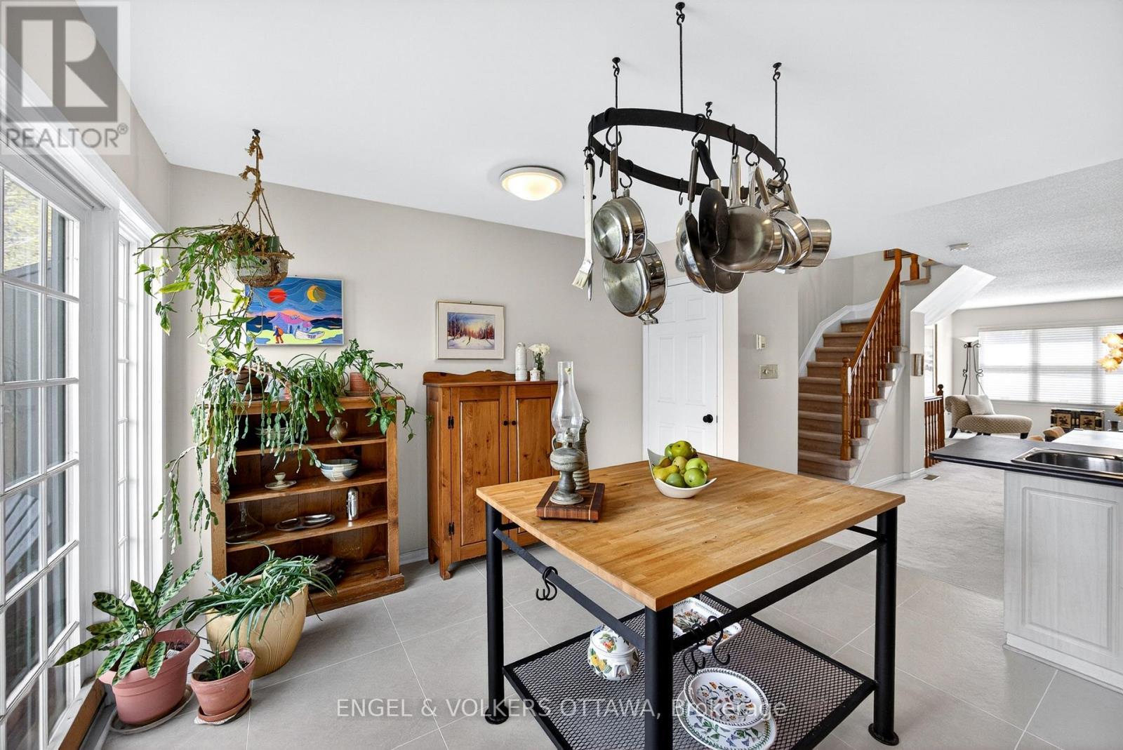 36 Brigadier Private, Ottawa, ON - Indoor Photo Showing Dining Room
