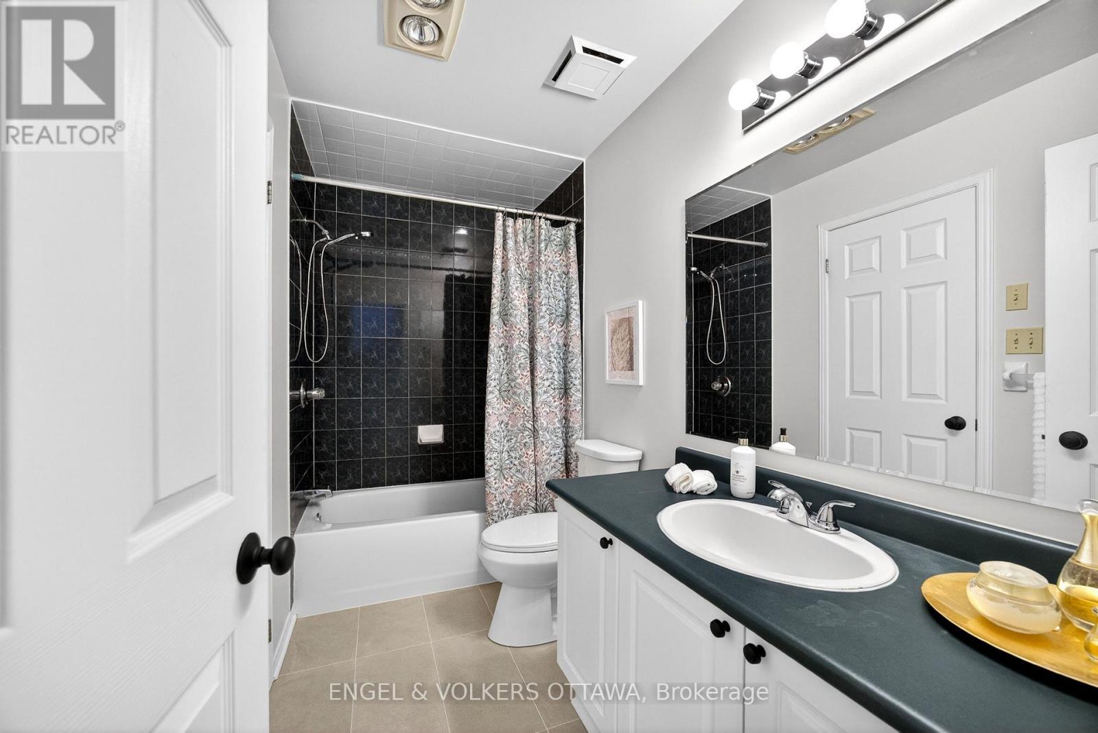 36 Brigadier Private, Ottawa, ON - Indoor Photo Showing Bathroom