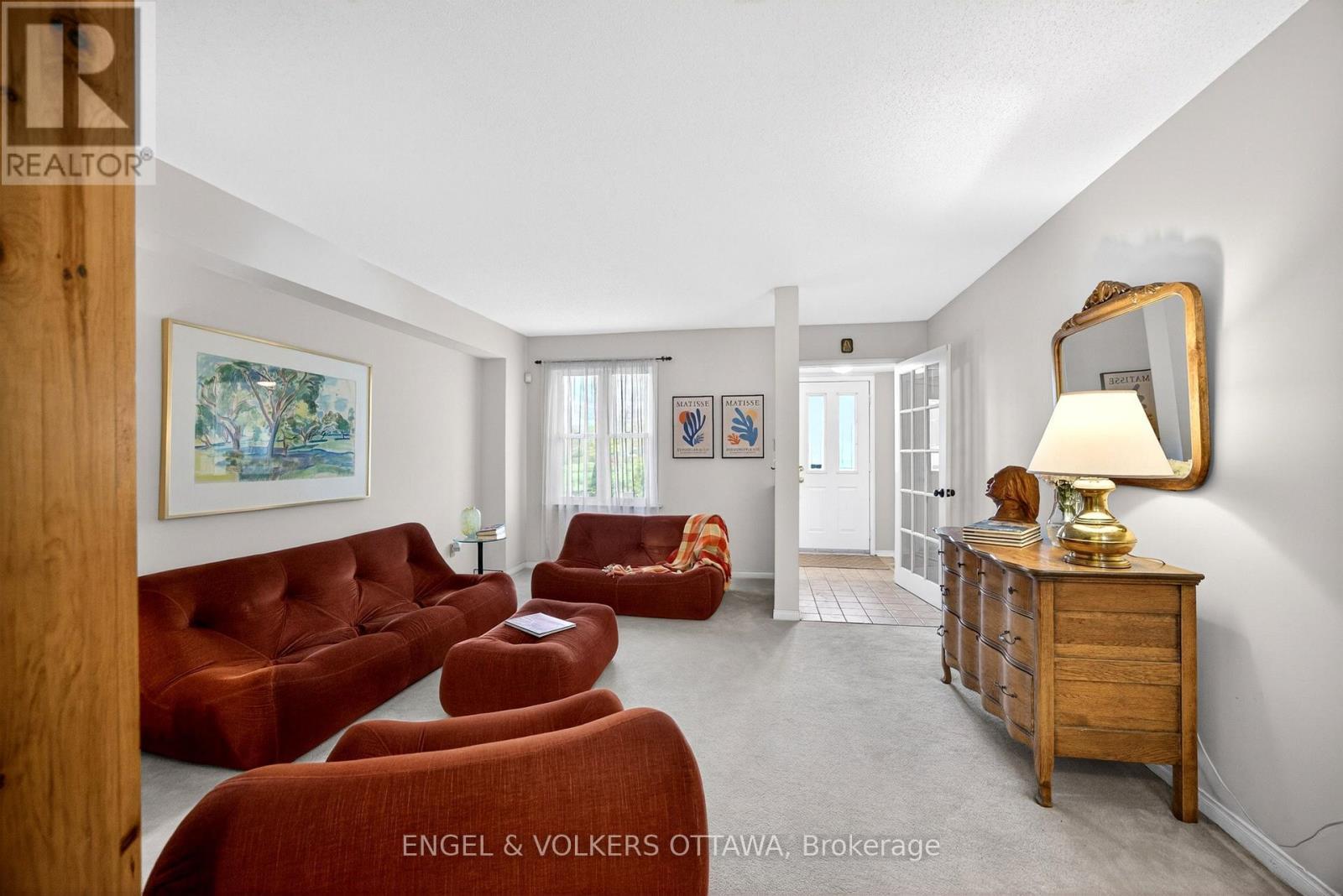 36 Brigadier Private, Ottawa, ON - Indoor Photo Showing Living Room