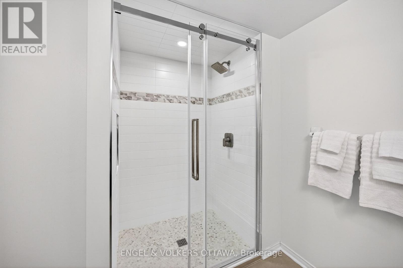 36 Brigadier Private, Ottawa, ON - Indoor Photo Showing Bathroom
