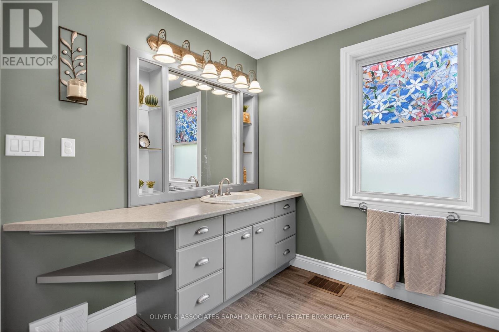 24 Third Avenue, St. Thomas, ON - Indoor Photo Showing Bathroom