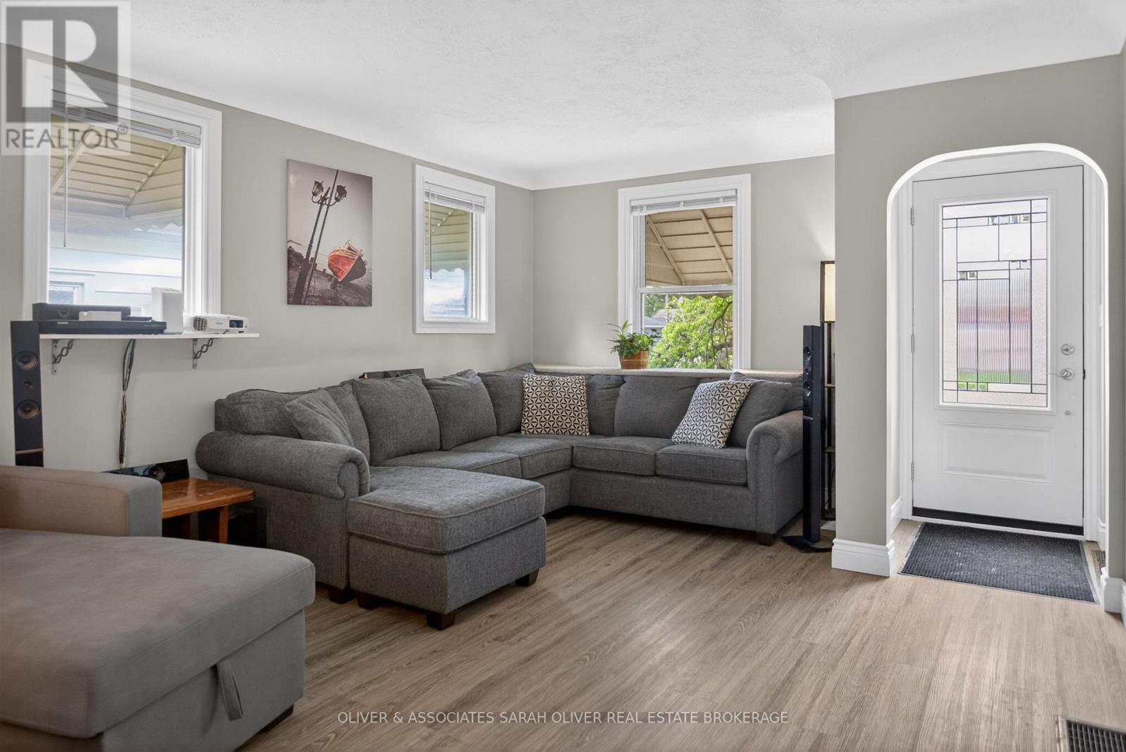 24 Third Avenue, St. Thomas, ON - Indoor Photo Showing Living Room