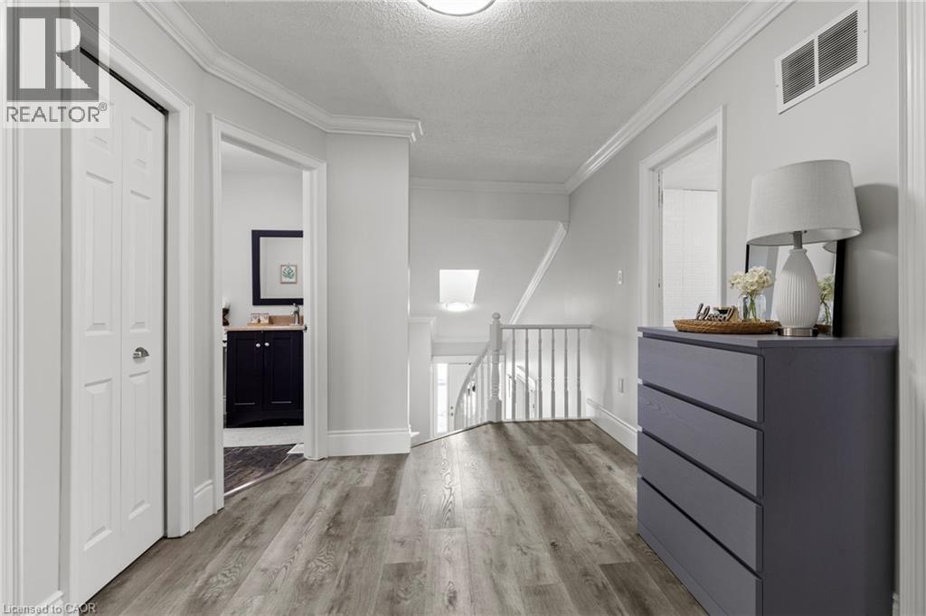 Hallway featuring wood-finish flooring and crown molding - 27 Barbara Court, Hamilton, ON - Indoor Photo Showing Other Room
