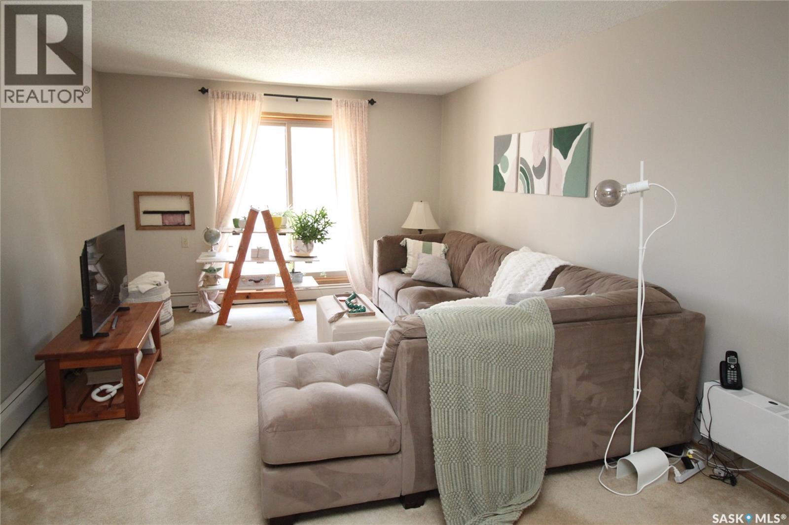 203 1008 Temperance Street, Saskatoon, SK - Indoor Photo Showing Living Room