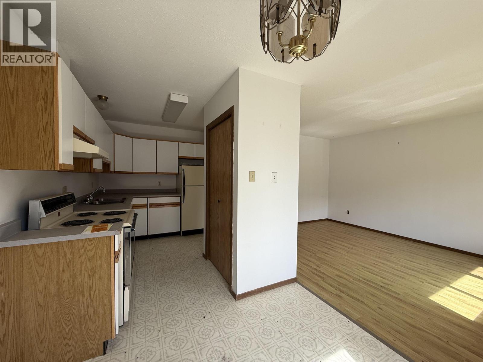 3512 Second Avenue, Smithers, BC - Indoor Photo Showing Kitchen
